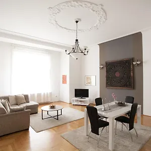Royal Center Apartamento