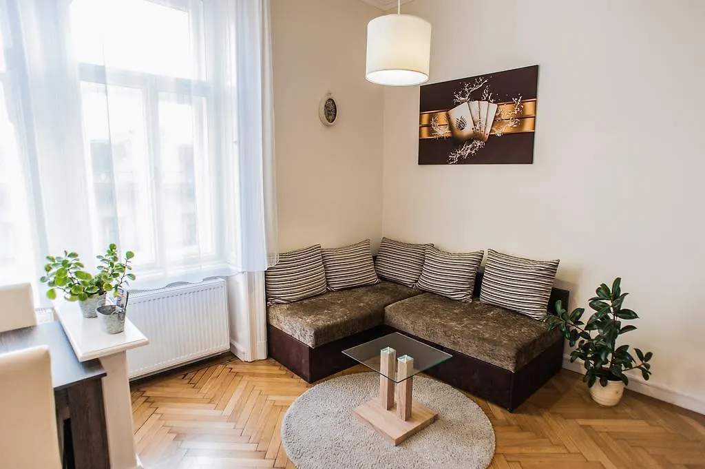 All In Apartman Budapest 0*,  Hungría
